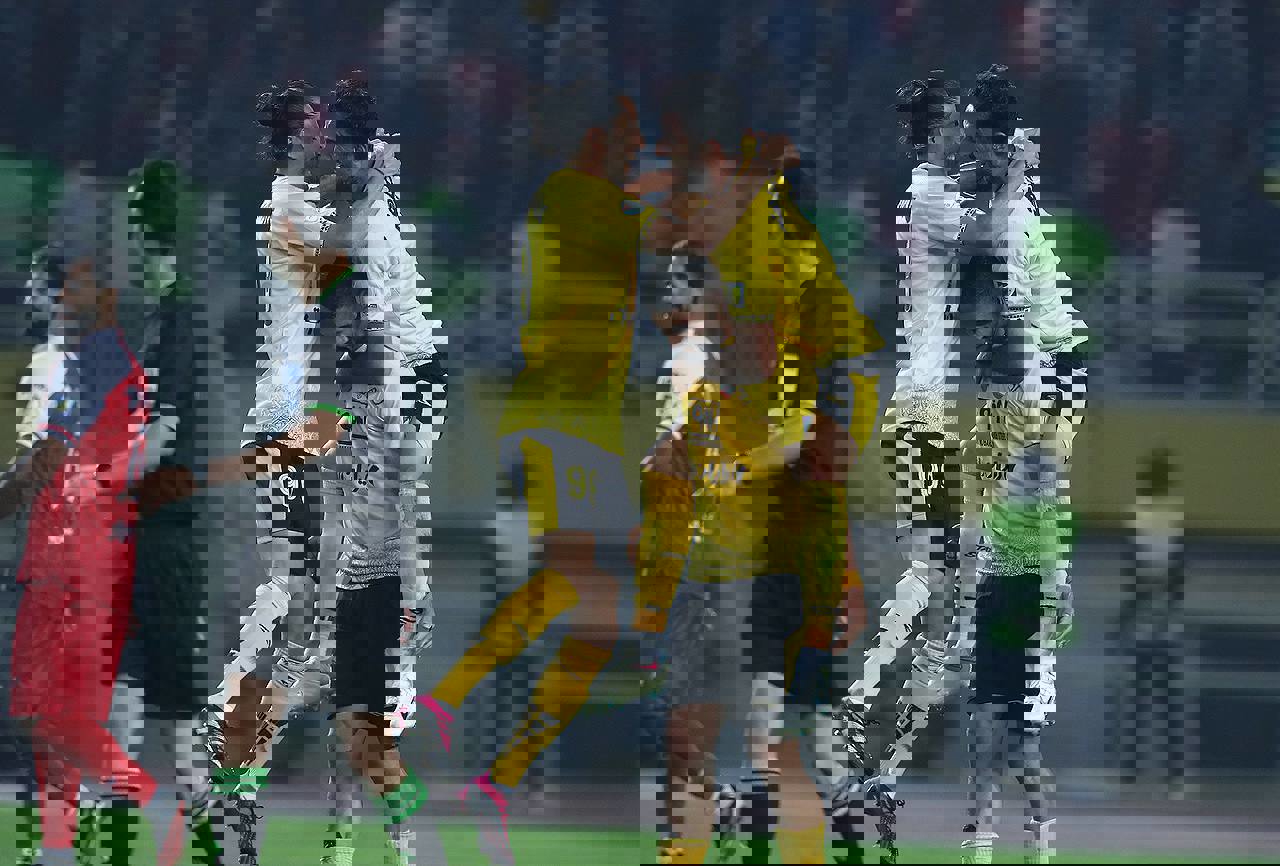 1953786