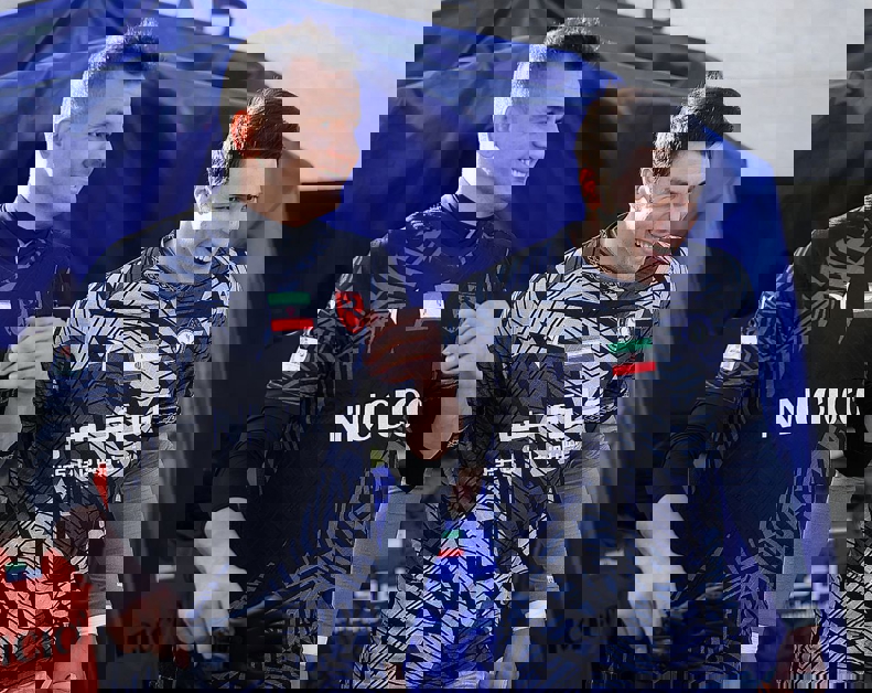 1953666