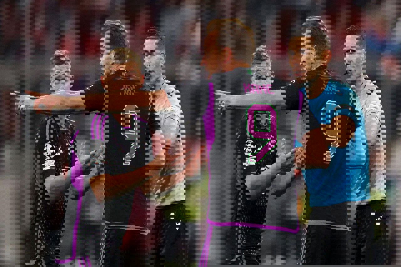 1956596