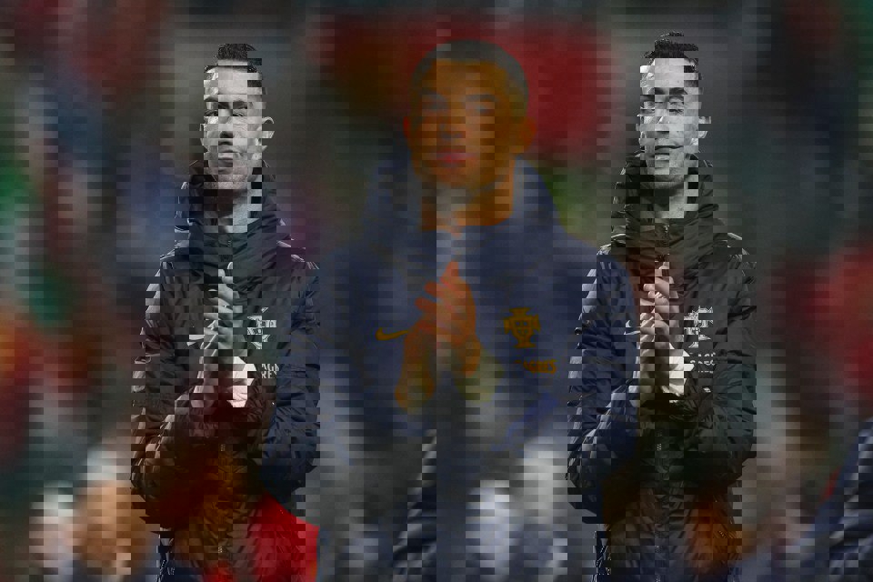1956561