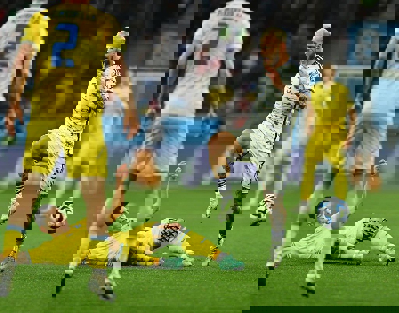 1956669