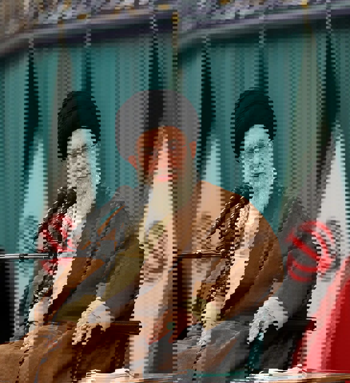 1957222