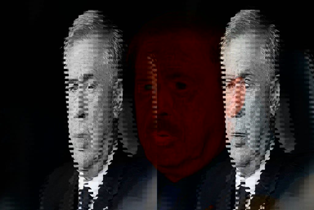 1957390