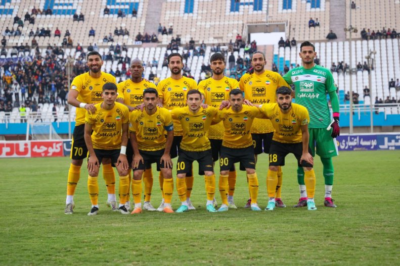 عجیب‌ترین و گران‌ترین نیمکت فوتبال ایران