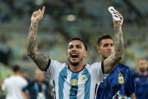 ستاره آرژانتینی برای ماندن سرمربی‌اش دست به دعا شد!