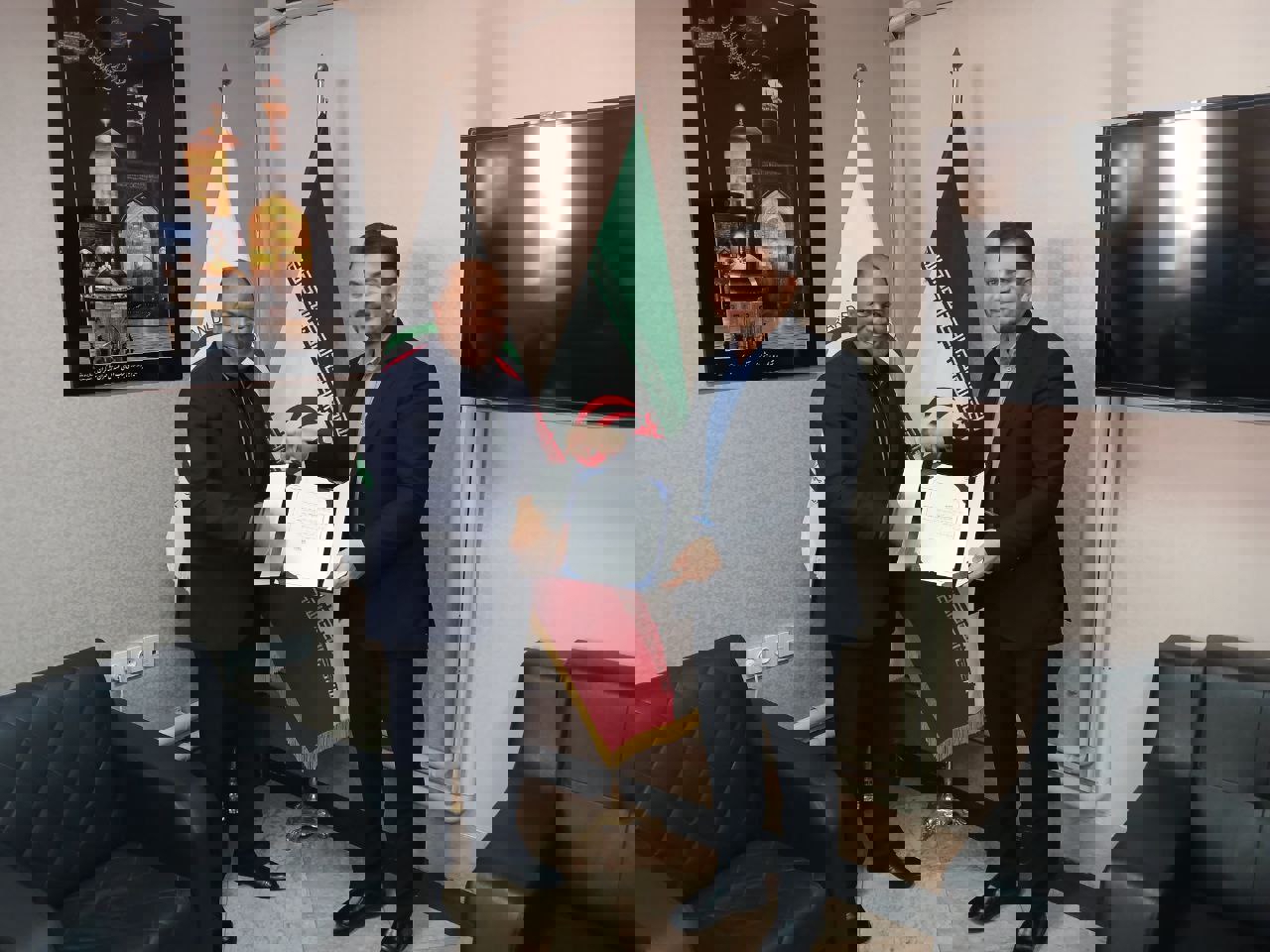 1960178