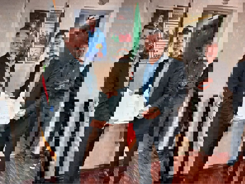 1960159