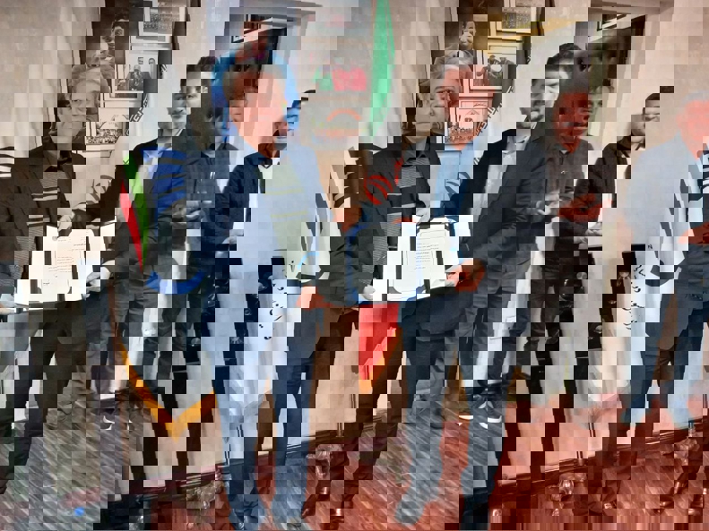 1960160