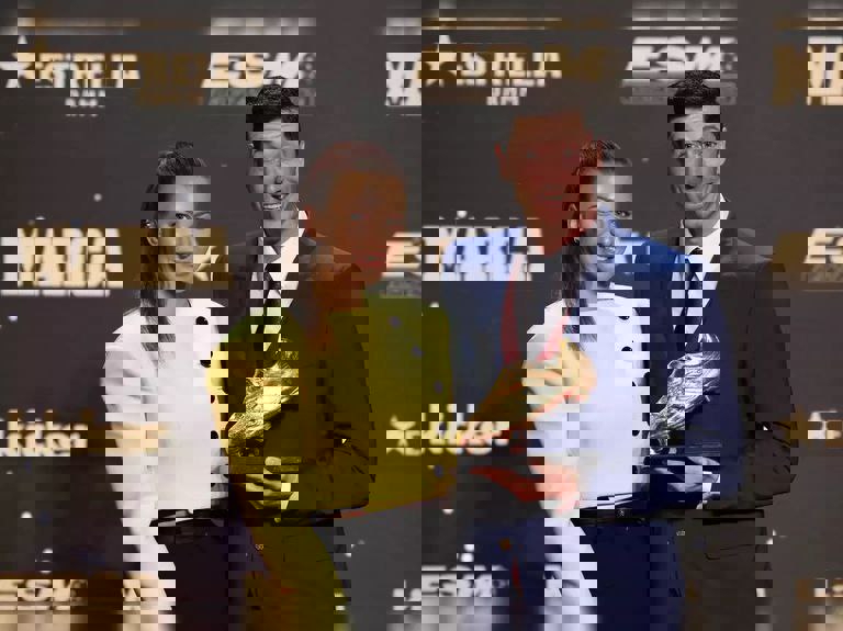 1960417
