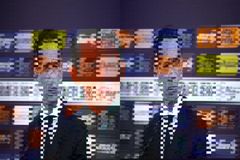 1960706