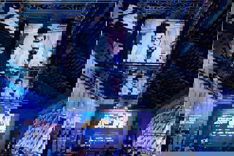 1960613