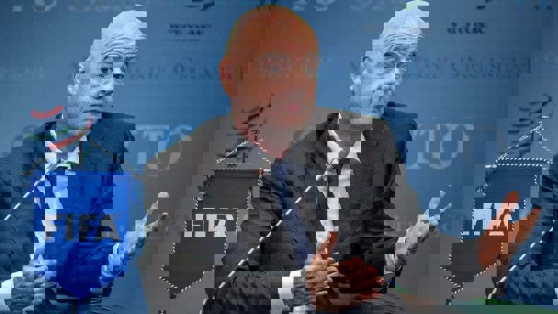 1960683