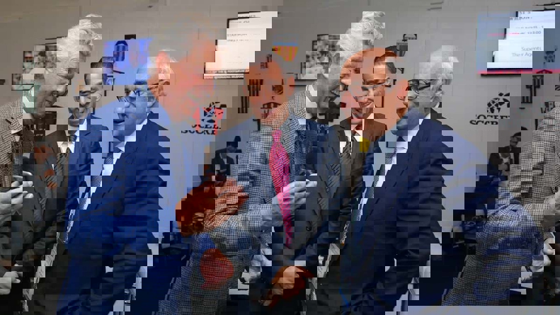 1960684