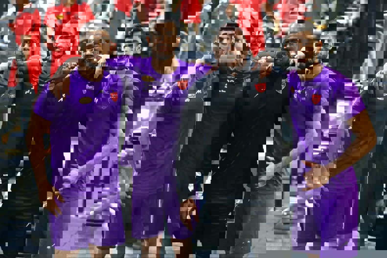 1960840