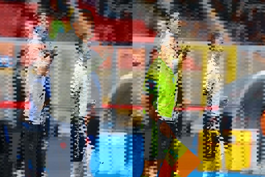 1962472
