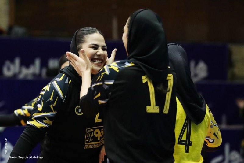 سپاهان توقفناپذیر قهرمان نیم فصل شد