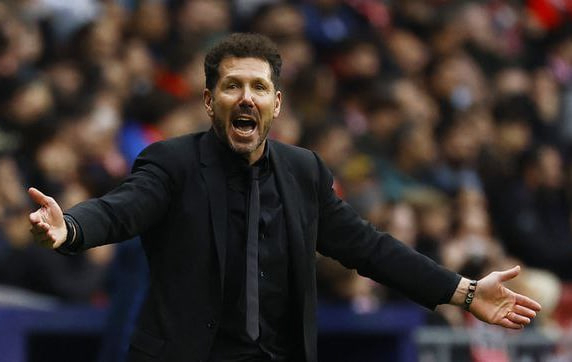 بی‌تابی عجیب سیمئونه: مردم و زنده شدم! (عکس)