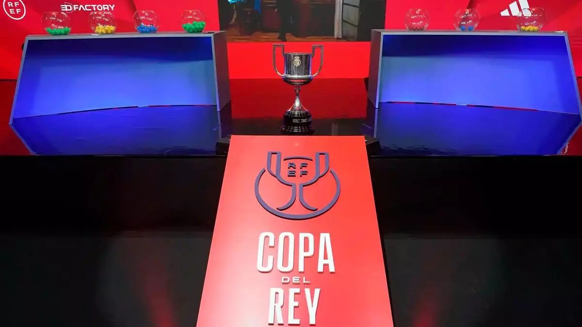 1965589