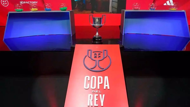 1965589