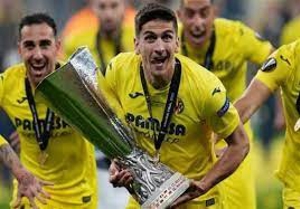 به خانه رسیدم و به همسرم گفتم کنار میکشم