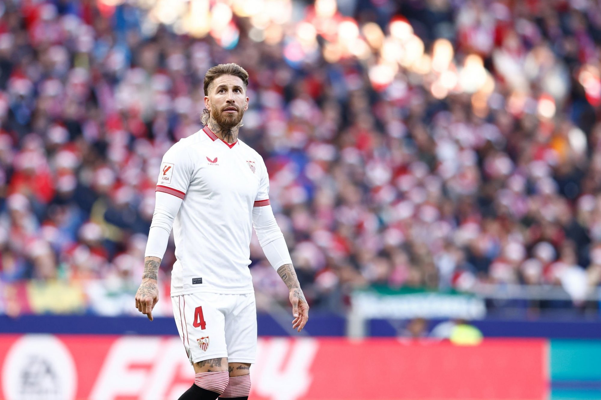 توهین راموس به اتلتیکو: لگد کردن لوگو و آب دهان!