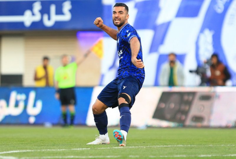 گل‌گهر 1 - 1 استقلال: تساوی با داوری جنجالی