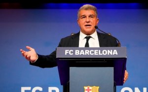 رئیس بارسلونا به سیم آخر می‌زند