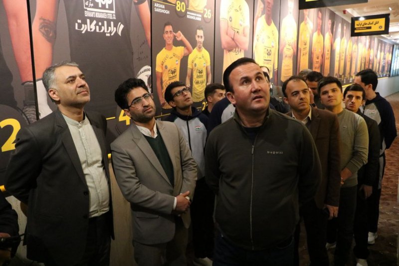 تاجیک‌ها به دنبال برقراری ارتباط با سپاهان (عکس) 