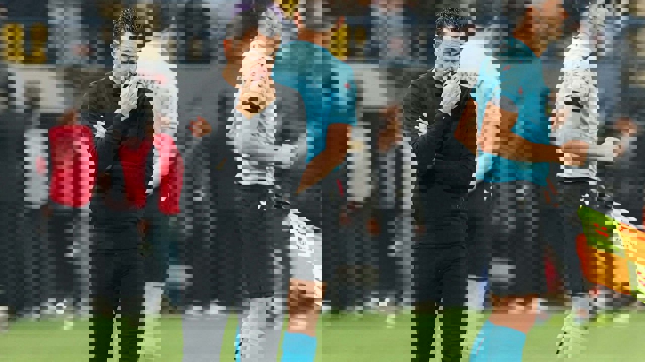 1979090
