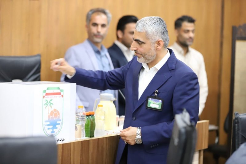 رئیسی که به خودش رای داد! (عکس)