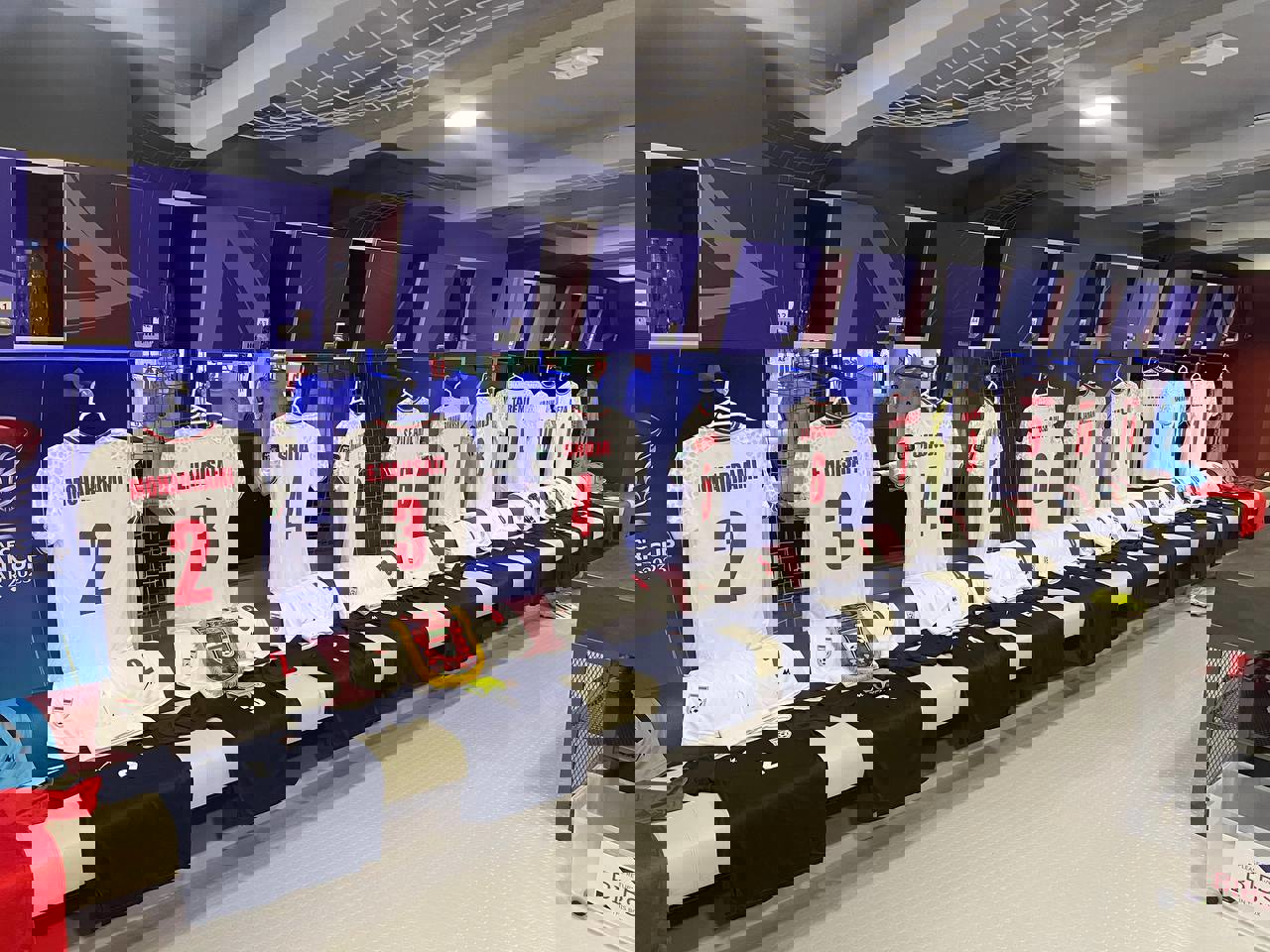 1980487