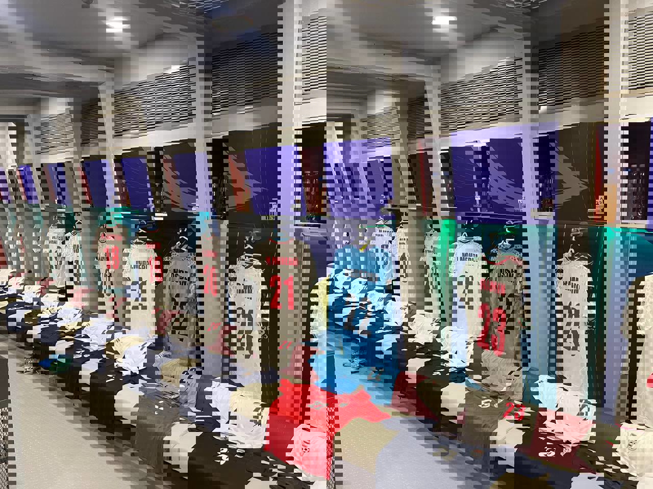 1980486