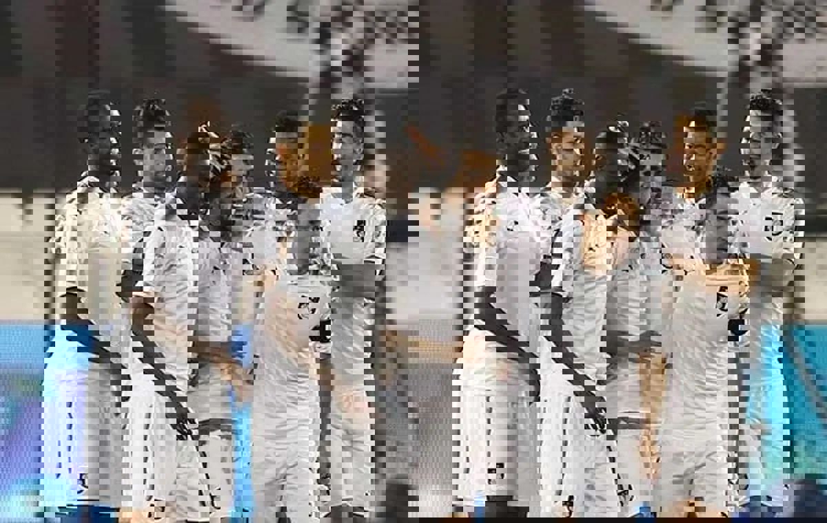 1982389