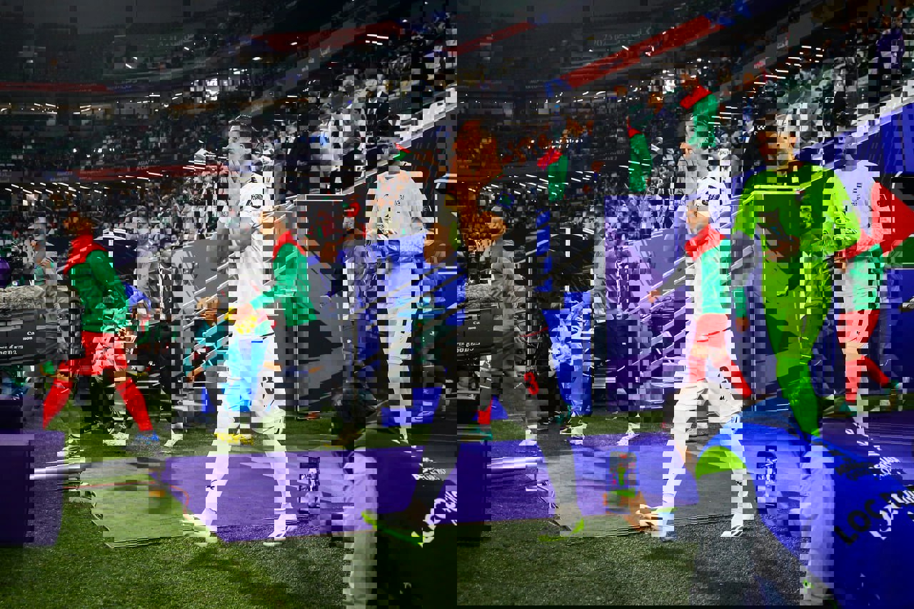 1983087