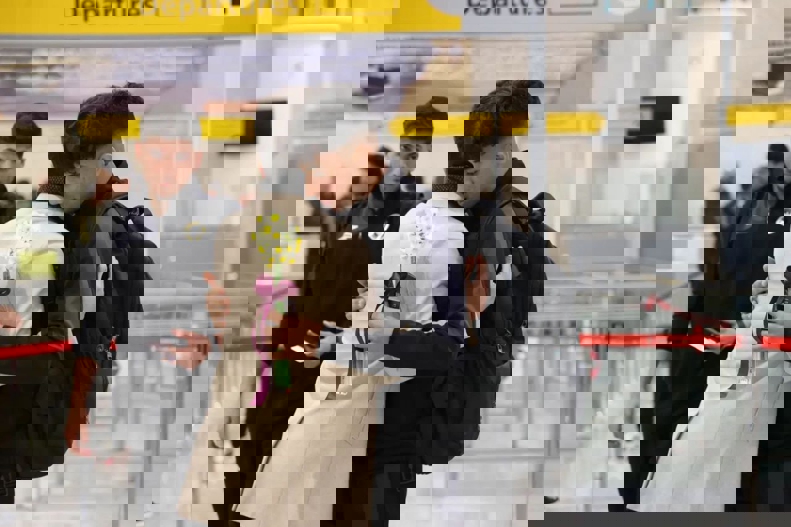 1983366