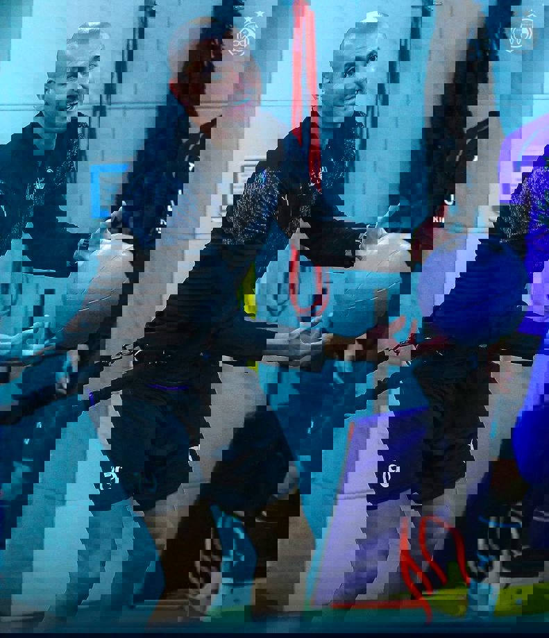 1985077