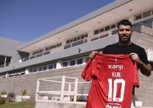 سرخیو آگوئرو به فوتبال برگشت! (عکس)