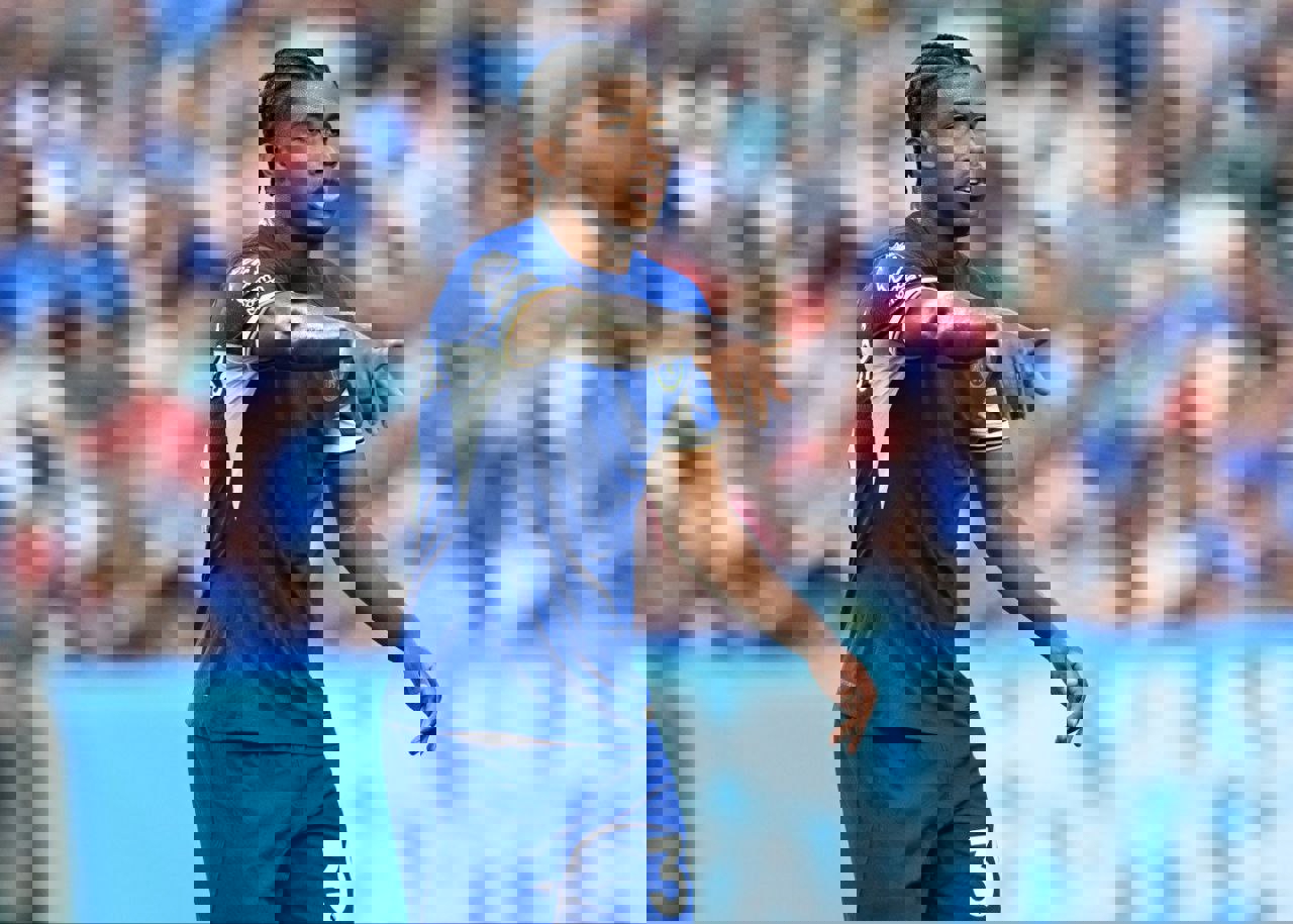 1985979