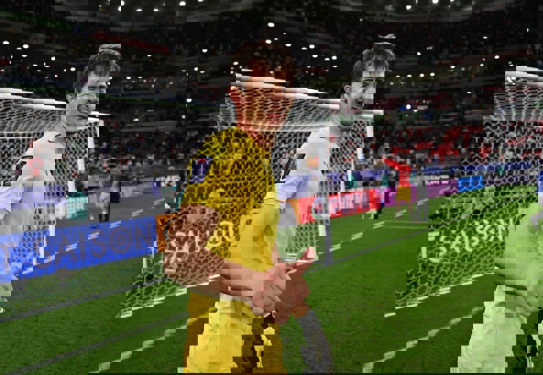 1989935