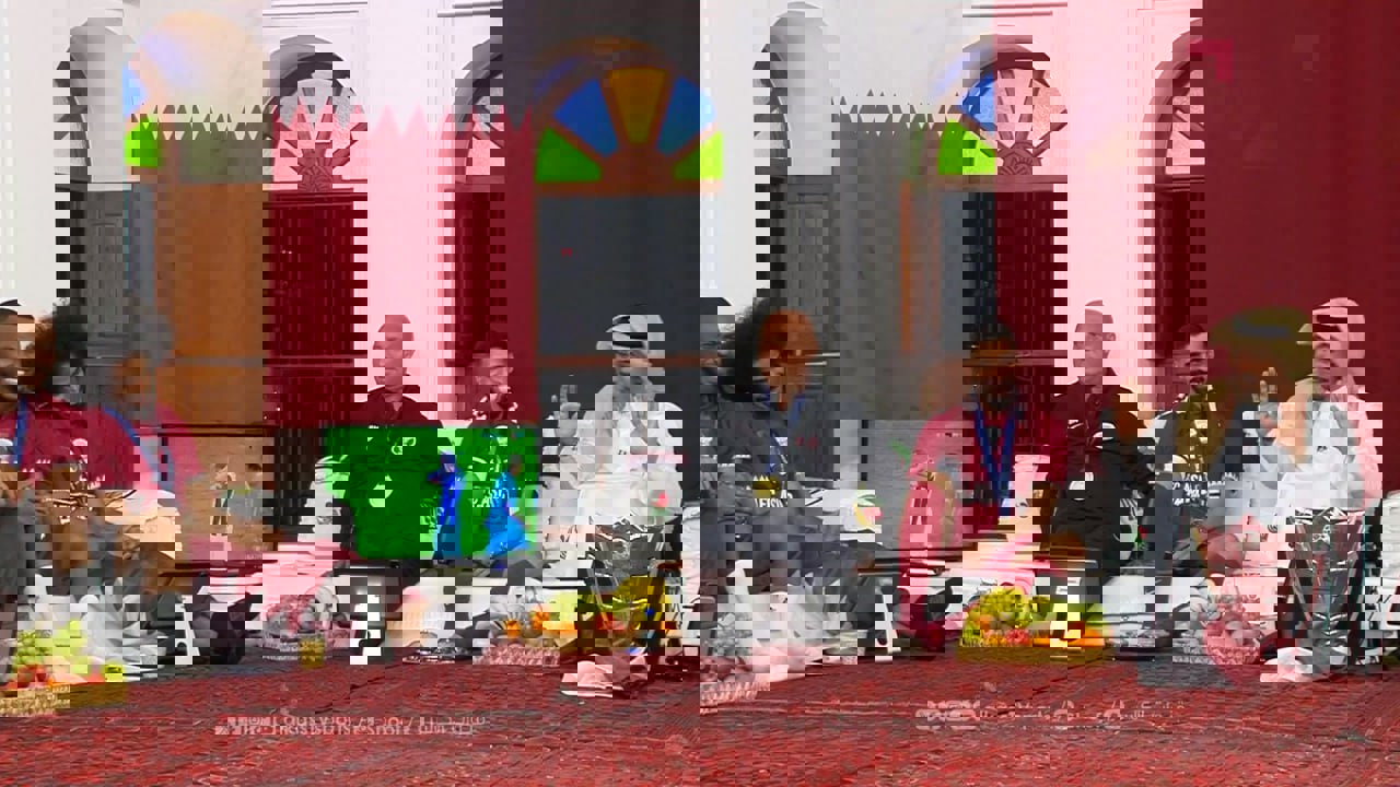 1989541