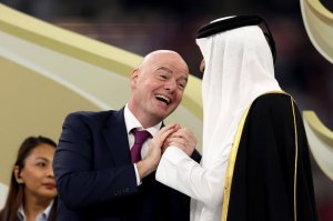 امیر قطر و اینفانتینو، رفقای صمیمی در مراسم اهدای جام!