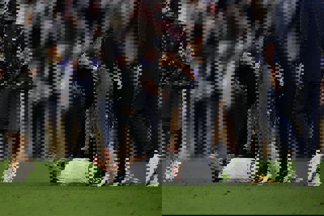 1989922