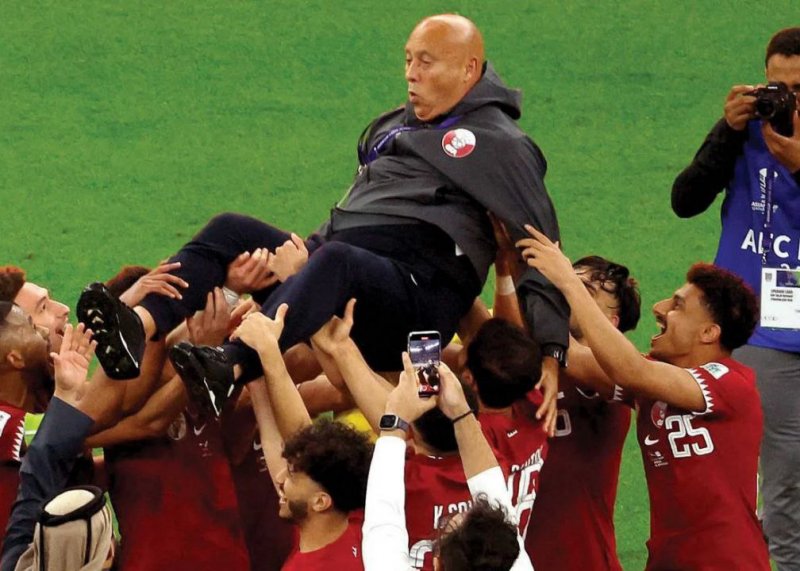 قطر سرمربی قهرمان را حفظ میکند