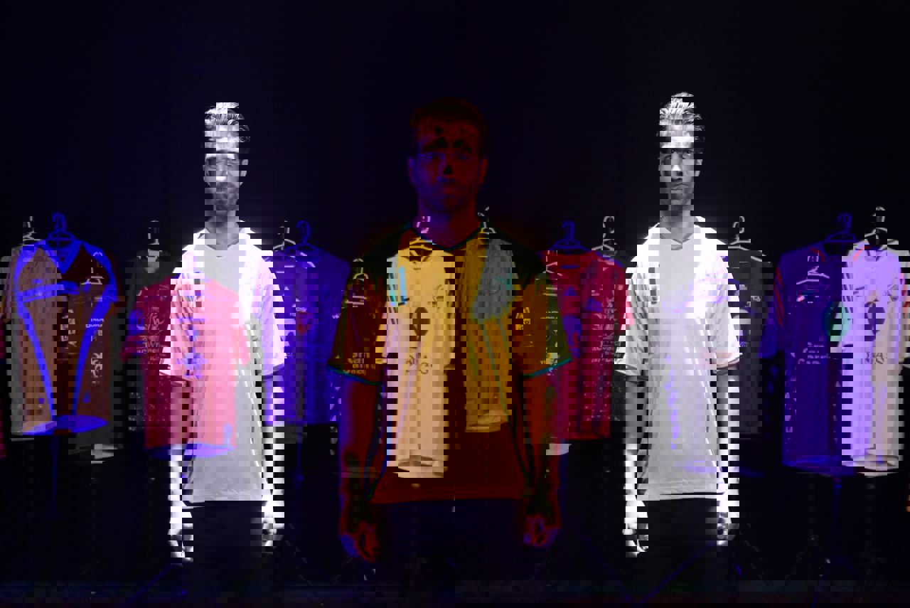 1990749