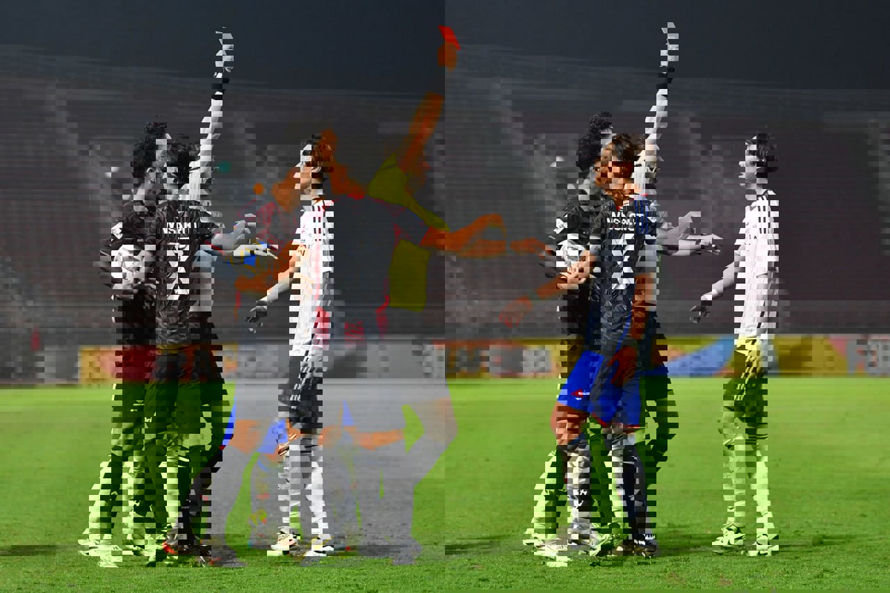 1990923