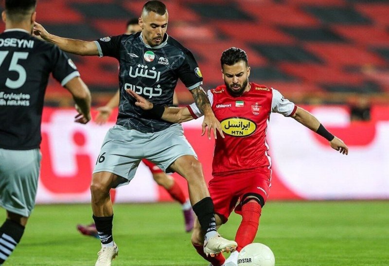 سرخ‌ها در پی اولین سه امتیاز نیم فصل دوم؛/ گزارش زنده: پرسپولیس 0 - تراکتور 0