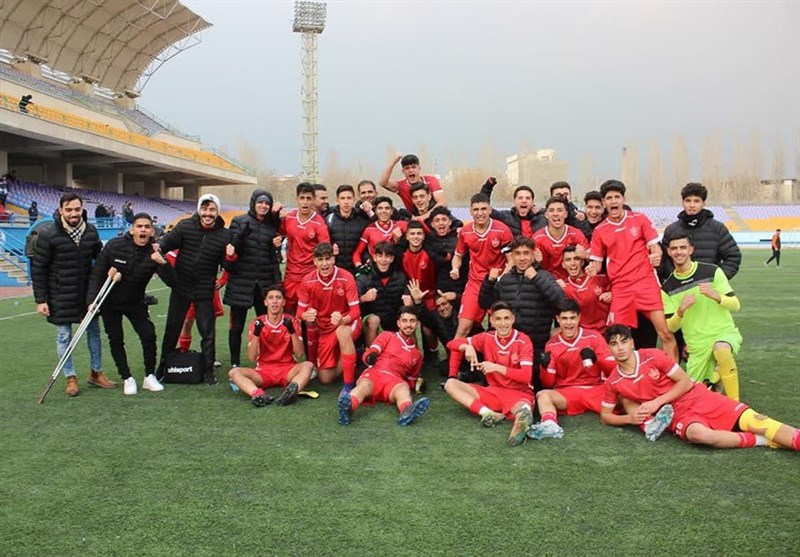 جشن قهرمانی نوجوانان پرسپولیس در درفشی‌فر