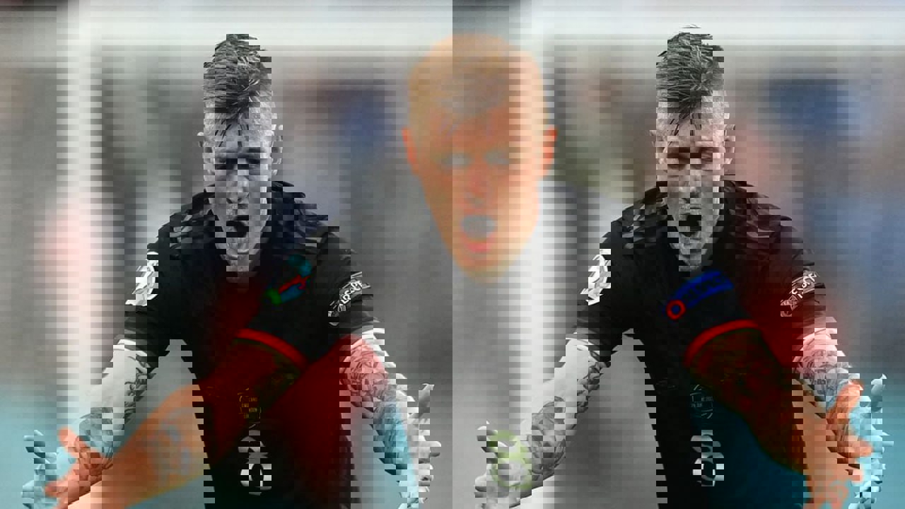 1995281
