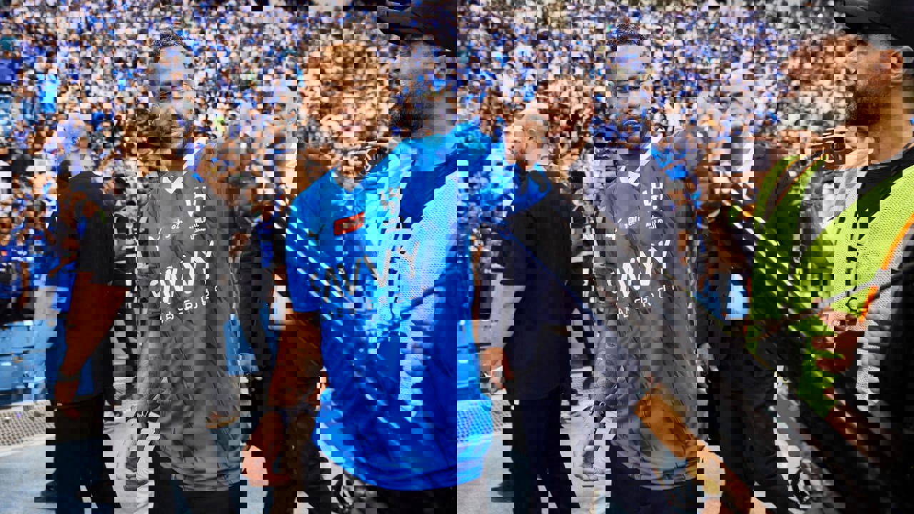 1995563