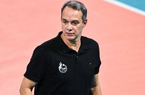 سرمربی تیم ملی والیبال ایران در کره تیم گرفت!